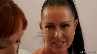 Air Tighinn Gu Ìre Leabhar Na Bàrdachd Charaidean Having Sex Airson A &#039; Chiad Uair