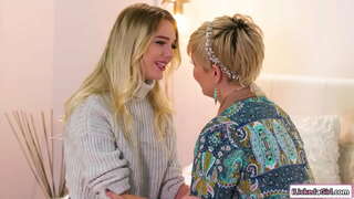 ���ြီးမားတဲ့ tits milf မြည်းမျိုင်းအားဖြင့်အသေးစား tits လိင်ငယ်