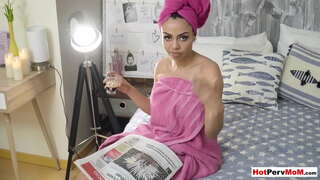 Ť�boobedラティーナcougarマミーに乗って彼女のstepsonsディック