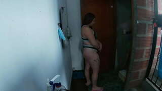 Јас ве покани да влезат во куќа до куќа на месо и тој ме ебе како кучка се види до крајот