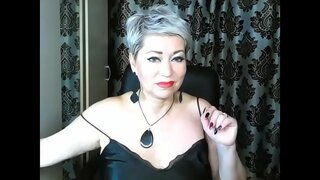 Ǵ�晴らロシアMILF。 彼女の甘cunt容赦温プライベートショウ...